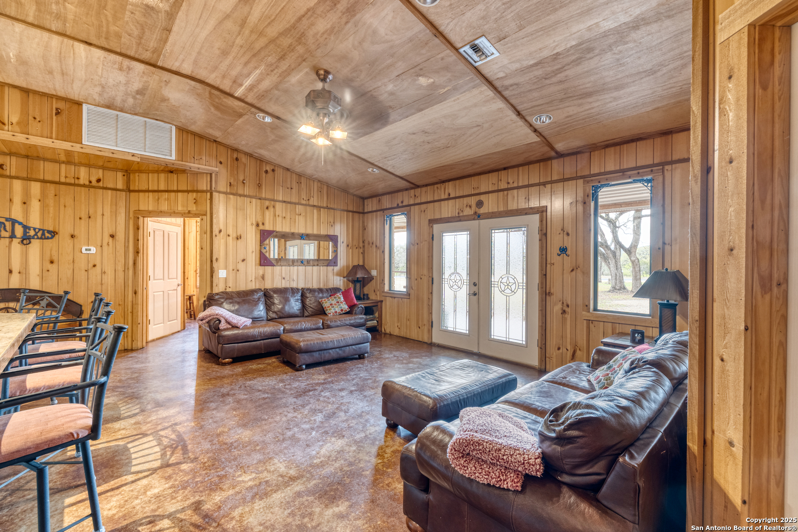 387 Madrone Loop