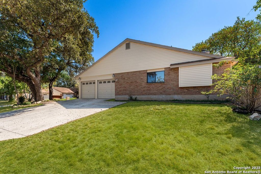 Photo of 8730 Timber Cloud, San Antonio, TX 78251 (MLS # 1934820)