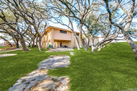 A home in Floresville