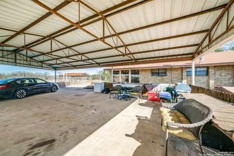 A home in Floresville