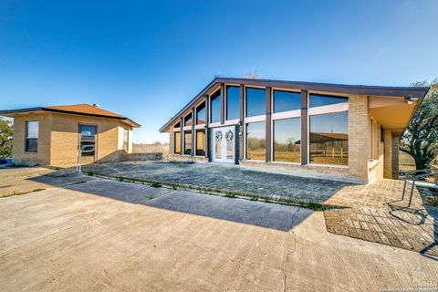 A home in Floresville