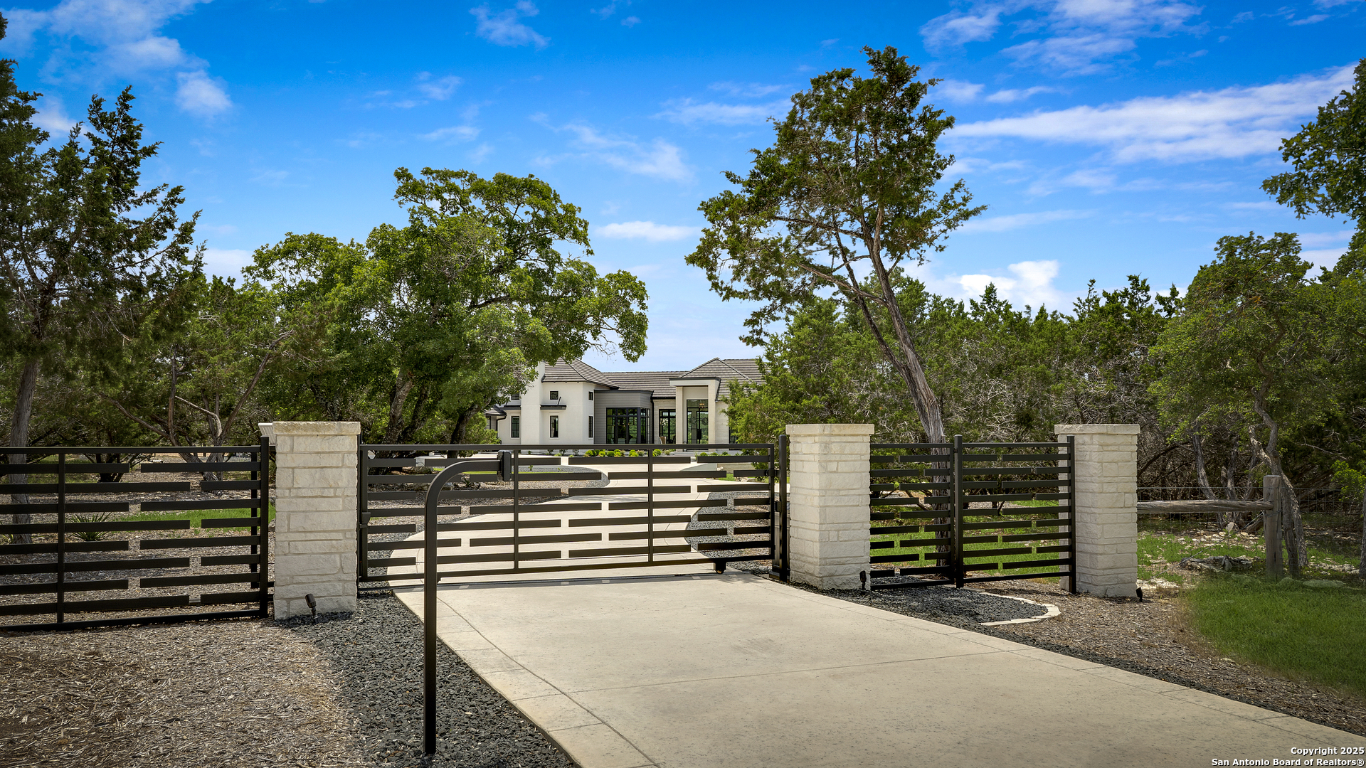 121 Greystone Point