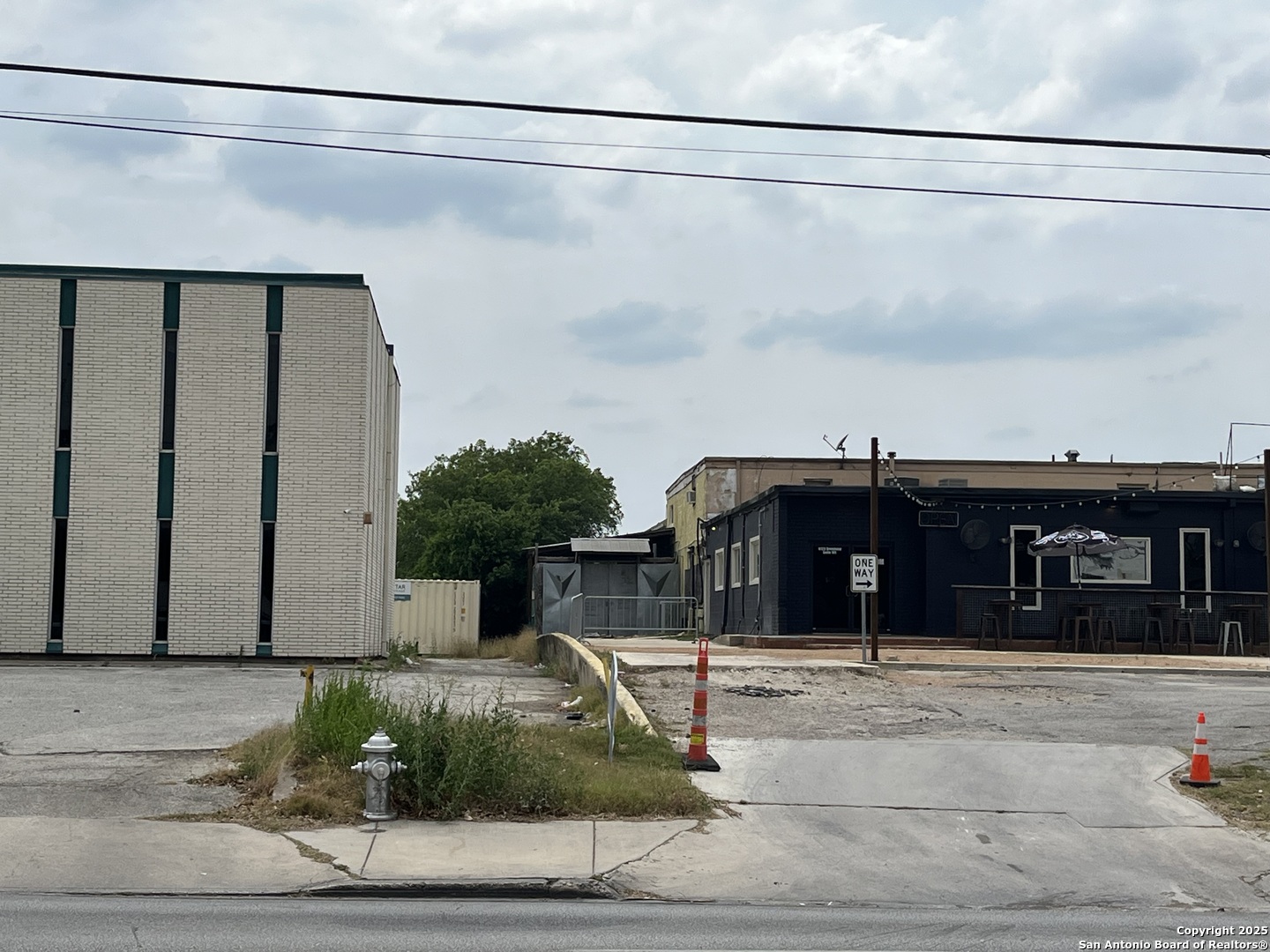 8123 Broadway