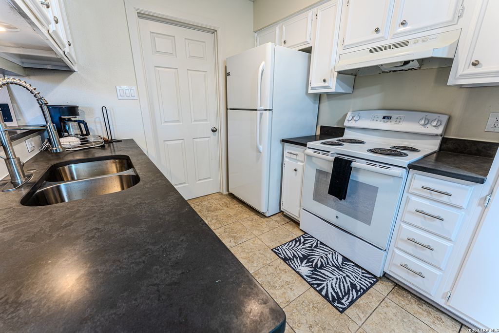 Photo of 6915 Forest Meadow, San Antonio, TX 78240 (MLS # 1956082)