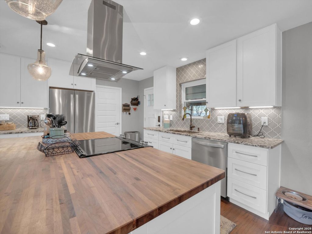 Photo of 769 Lime Rock, Canyon Lake, TX 78133 (MLS # 1917650)