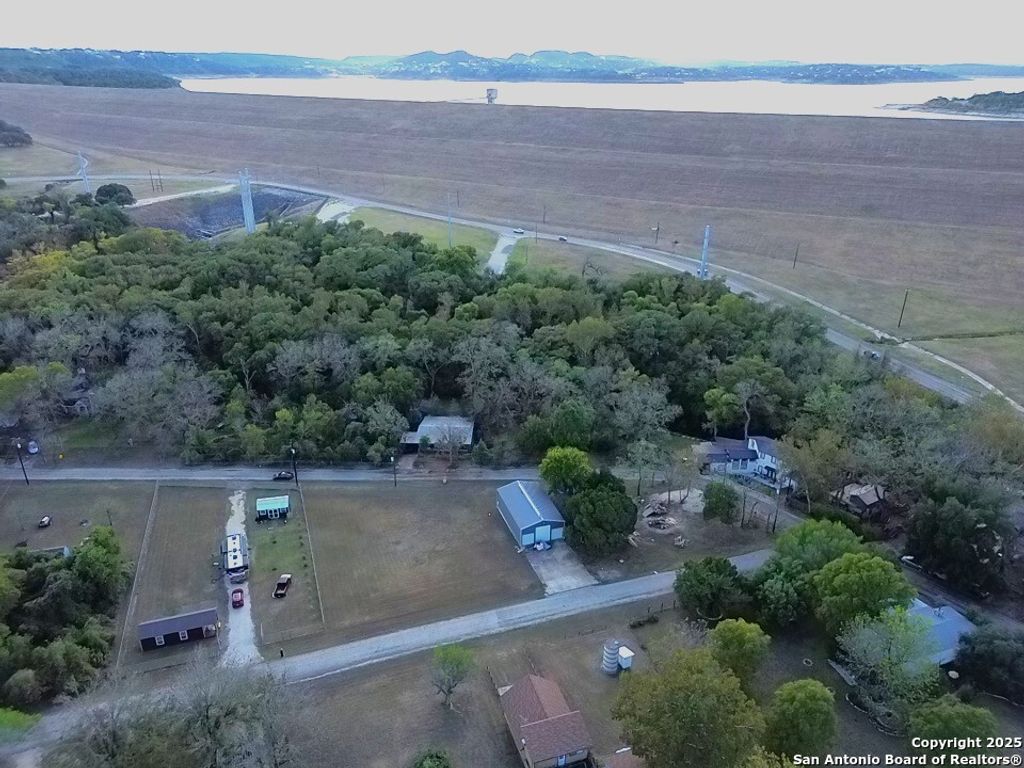 Photo of 530 Robin Nest, Canyon Lake, TX 78133 (MLS # 1926166)