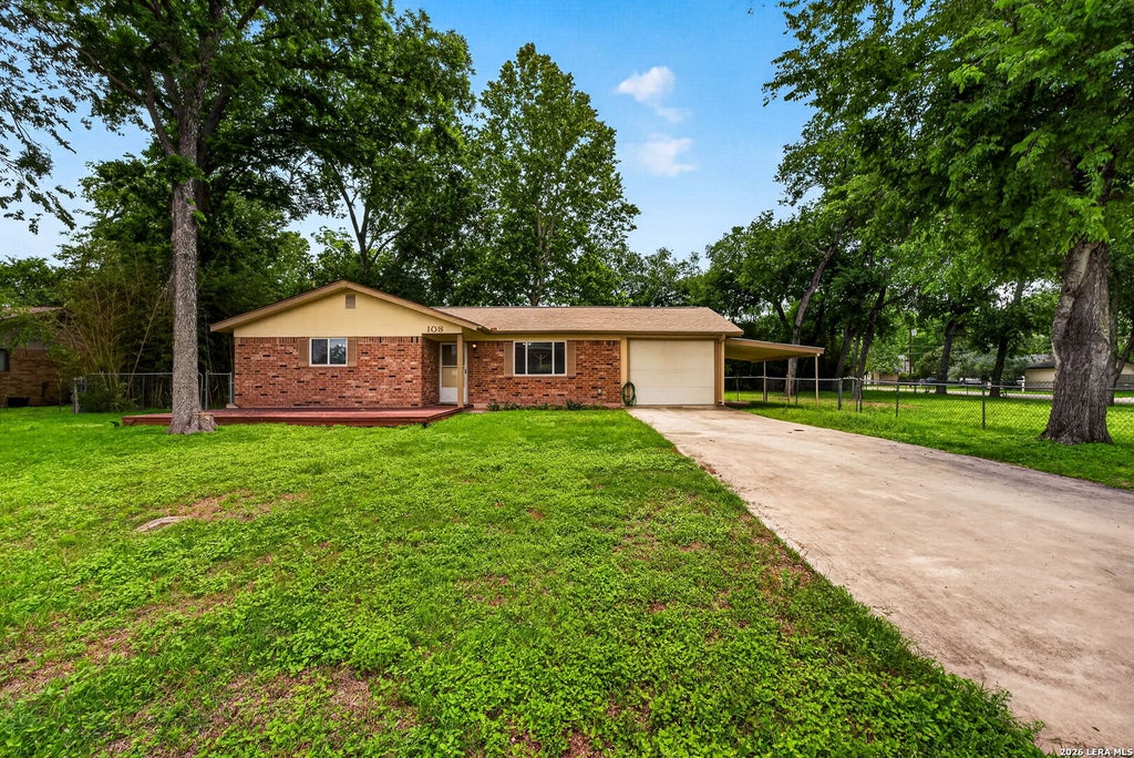 Photo of 108 Woods End, New Braunfels, TX 78130 (MLS # 1965181)
