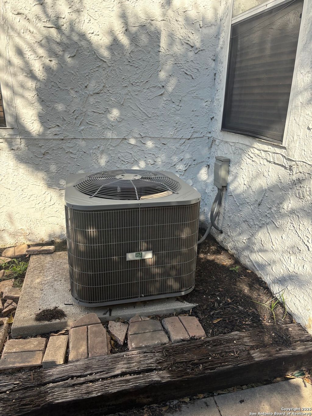 Photo of 237 Donaldson Ave, San Antonio, TX 78201 (MLS # 1918333)