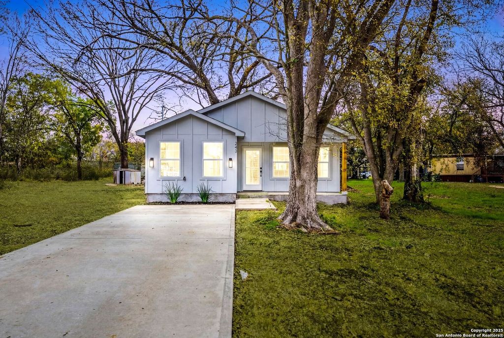 Photo of 243 Meadow Lake Dr Lot 109, Seguin, TX 78155 (MLS # 1930497)