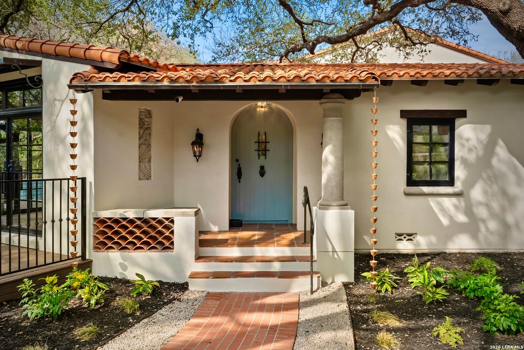 Photo of 215 Canyon Dr, Alamo Heights, TX 78209 (MLS # 1932906)