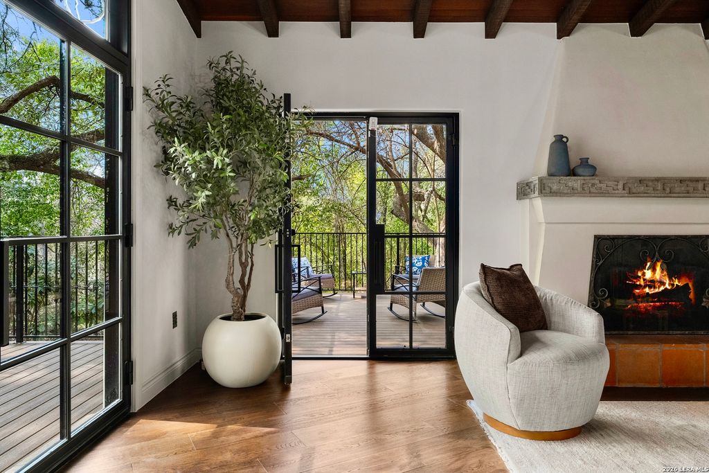 Photo of 215 Canyon Dr, Alamo Heights, TX 78209 (MLS # 1932906)