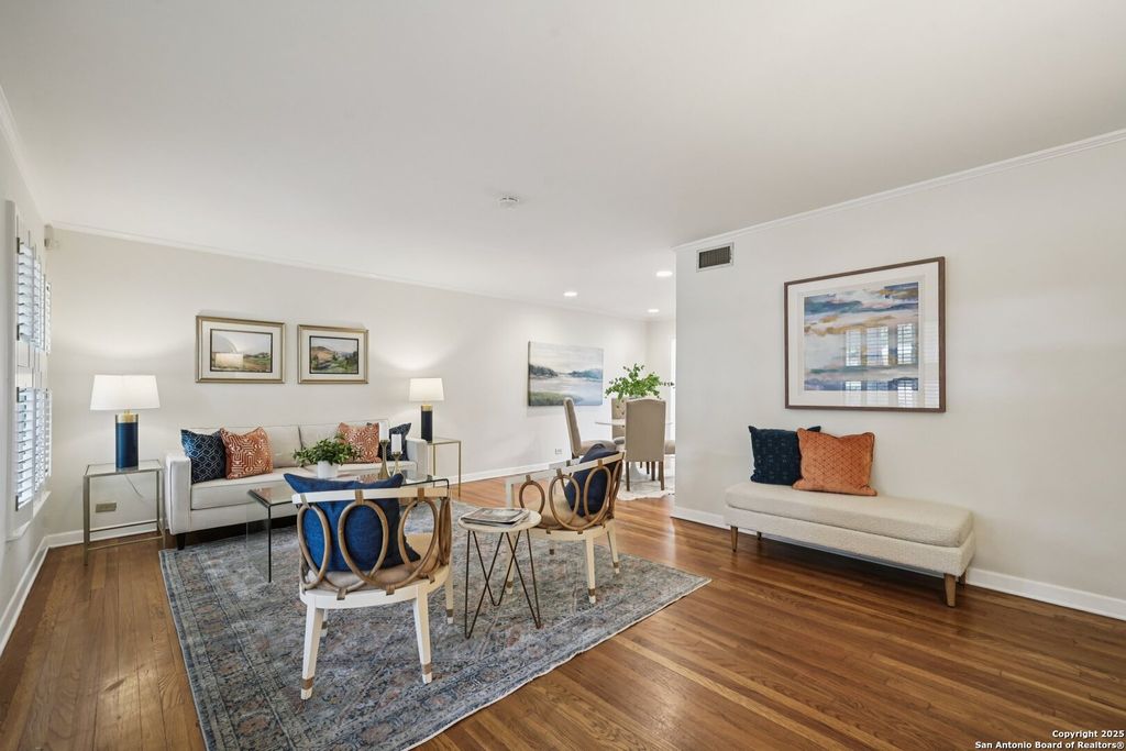 Photo of 419 Woodcrest Dr, San Antonio, TX 78209 (MLS # 1871093)