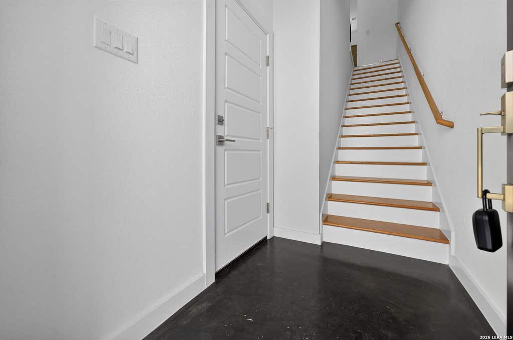 Photo of 1735 W Gramercy Pl 302 #302, San Antonio, TX 78201 (MLS # 2008915)
