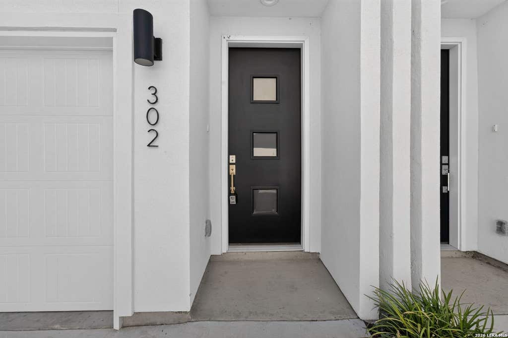 Photo of 1735 W Gramercy Pl 302 #302, San Antonio, TX 78201 (MLS # 2008915)
