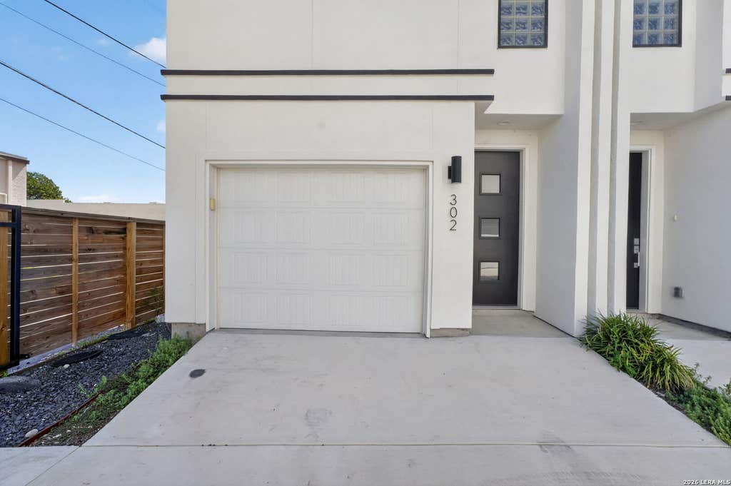 Photo of 1735 W Gramercy Pl 302 #302, San Antonio, TX 78201 (MLS # 2008915)