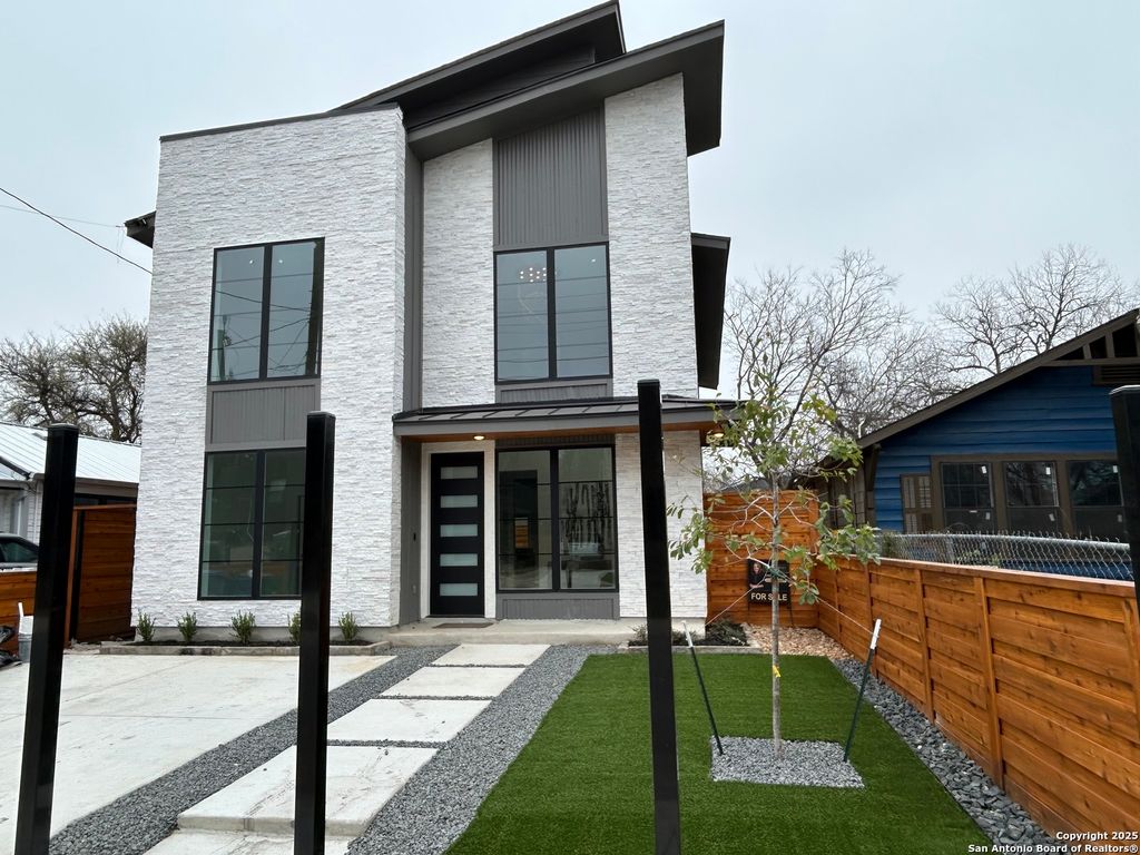 Photo of 108 DOWDY ST, San Antonio, TX 78204 (MLS # 1924751)