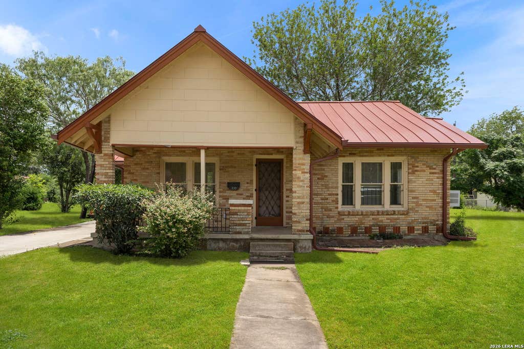 Photo of 330 BAILEY AVE, San Antonio, TX 78210 (MLS # 2001767)
