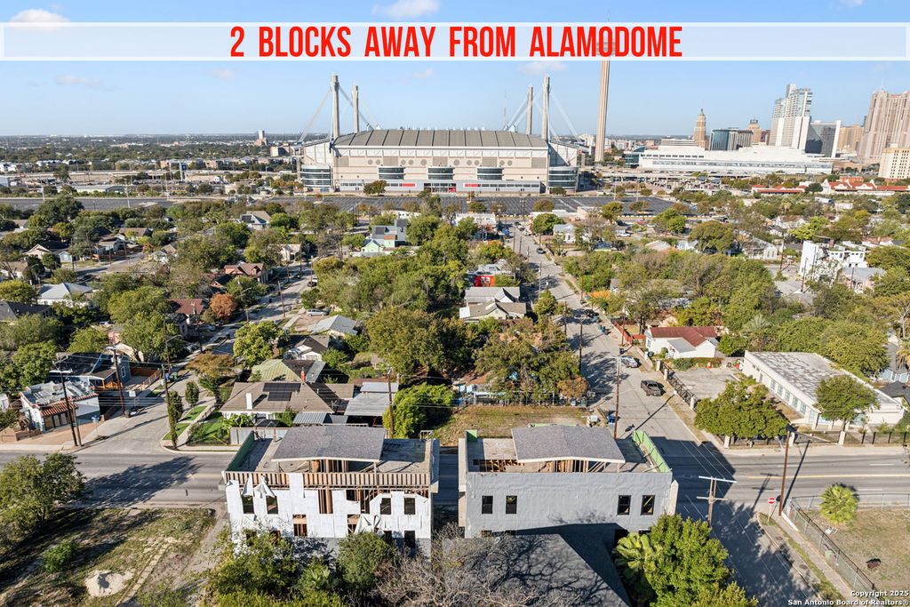 Photo of 412 S Hackberry St, San Antonio, TX 78203 (MLS # 1910342)