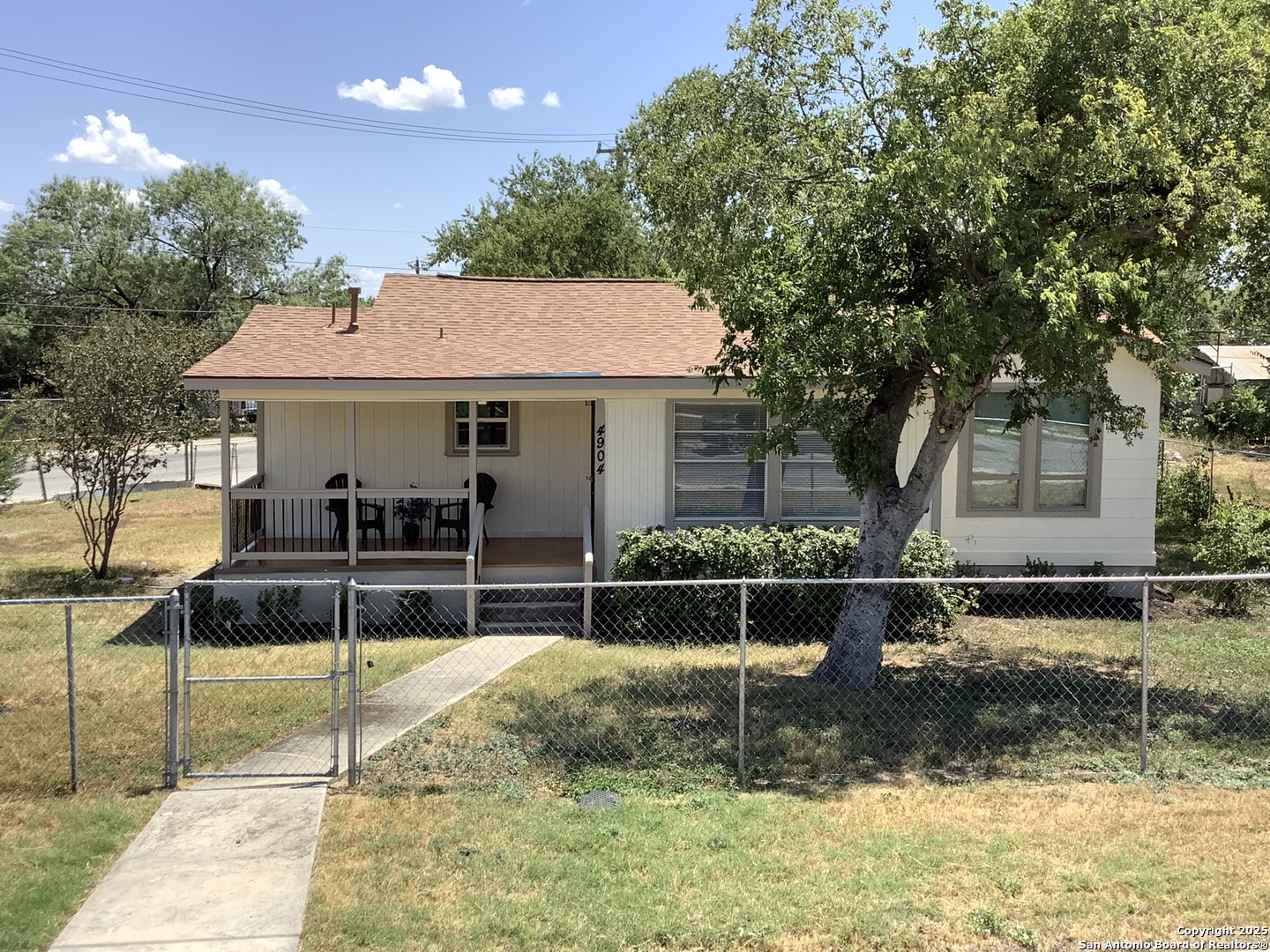4904 Pettus