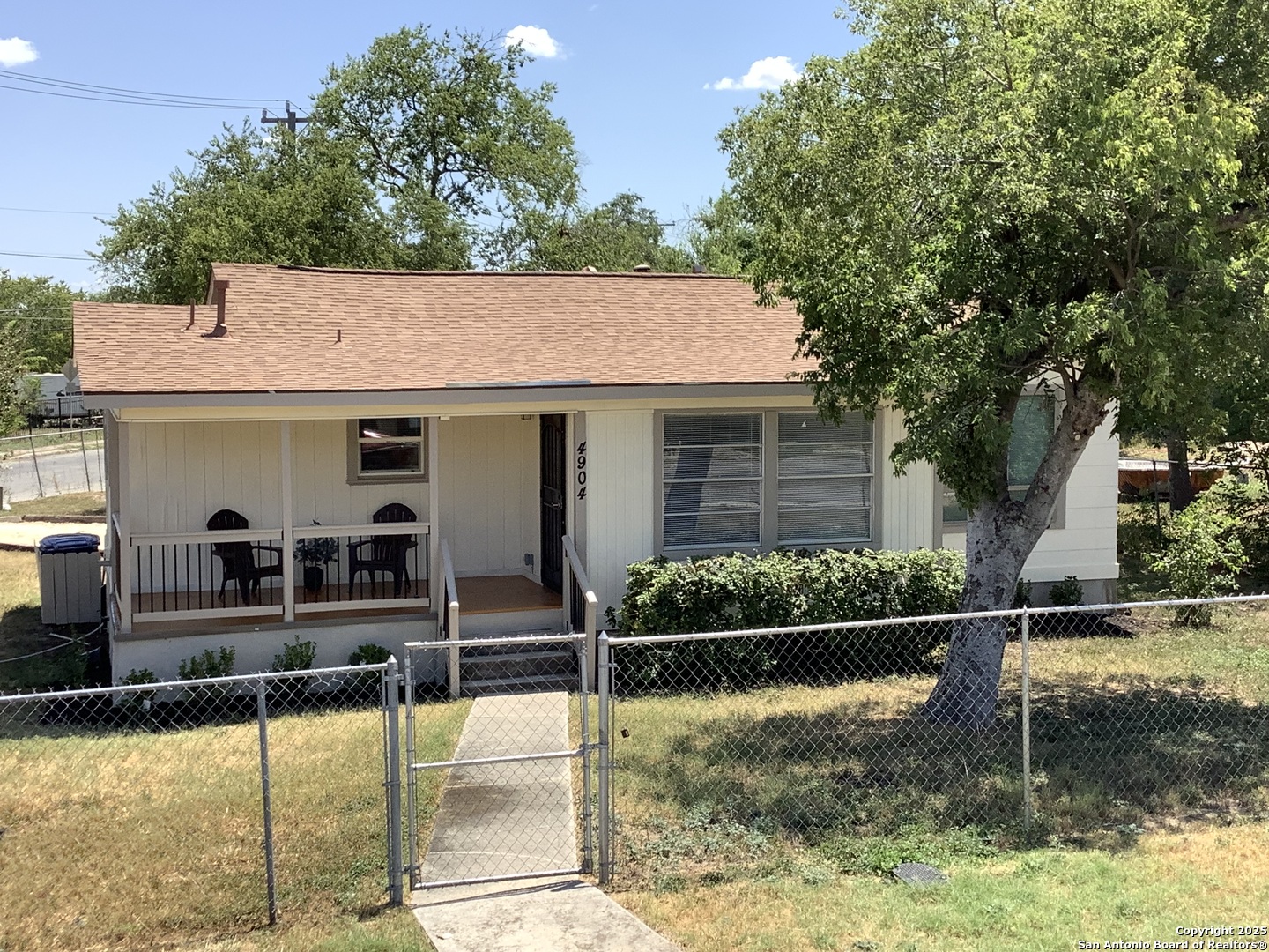 4904 Pettus