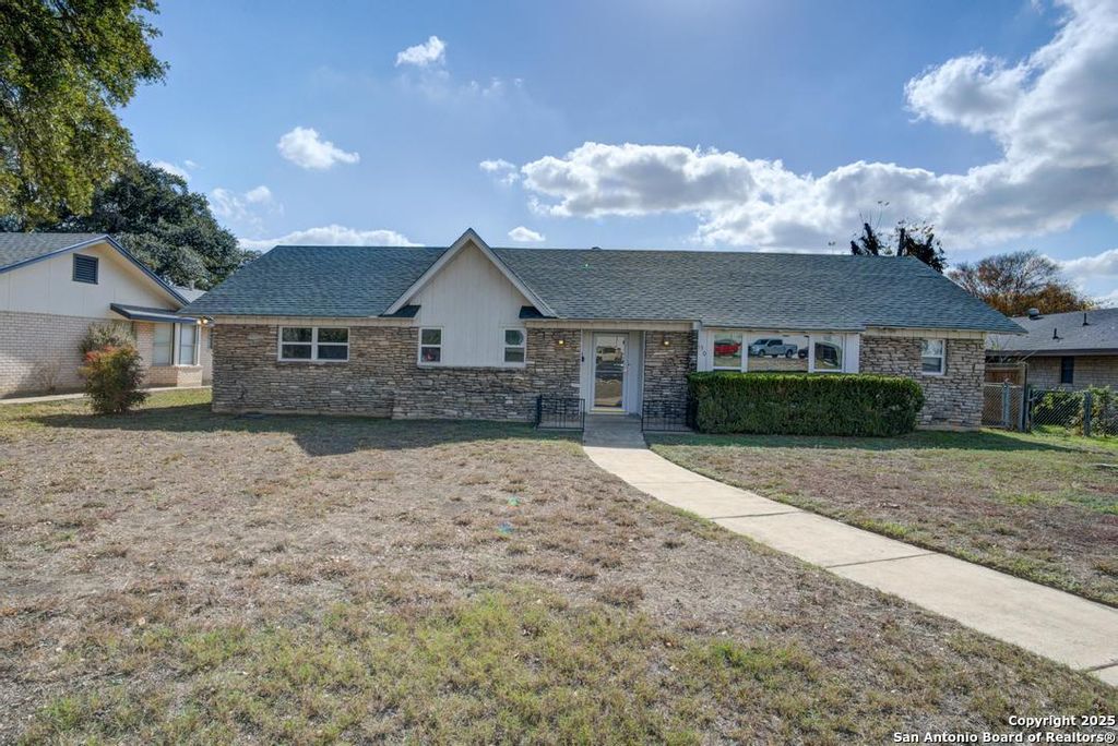 Photo of 150 Sprucewood, San Antonio, TX 78216 (MLS # 1930241)