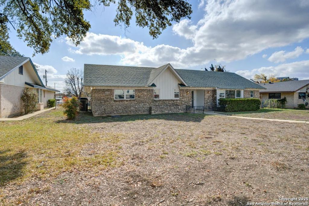 Photo of 150 Sprucewood, San Antonio, TX 78216 (MLS # 1930241)