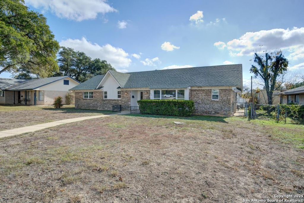 Photo of 150 Sprucewood, San Antonio, TX 78216 (MLS # 1930241)