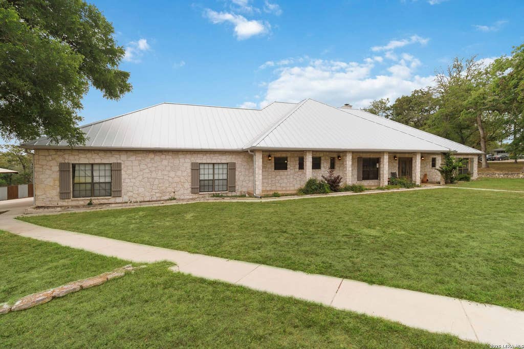 Photo of 233 TWIN OAKS DR, La Vernia, TX 78121 (MLS # 1962576)