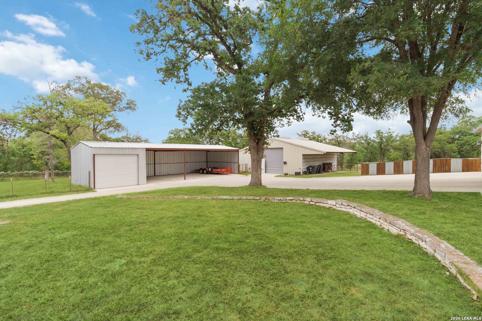 233 TWIN OAKS DR