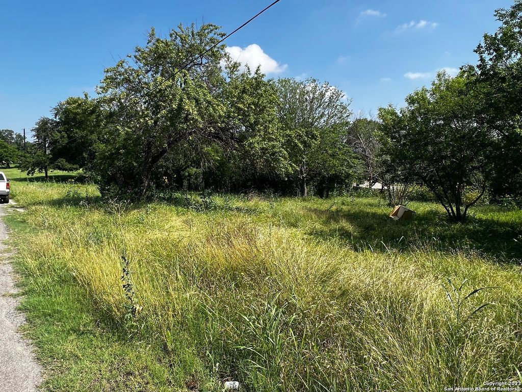 Photo of 438 HAMPTON ST, San Antonio, TX 78220 (MLS # 1719667)