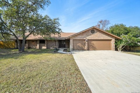 Photo of 29735 SADDLEBACK CIR, Boerne, TX 78015 (MLS # 1958947)