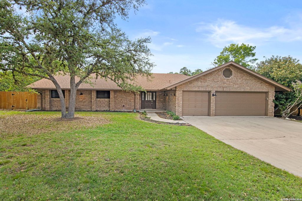 Photo of 29735 SADDLEBACK CIR, Boerne, TX 78015 (MLS # 1958947)