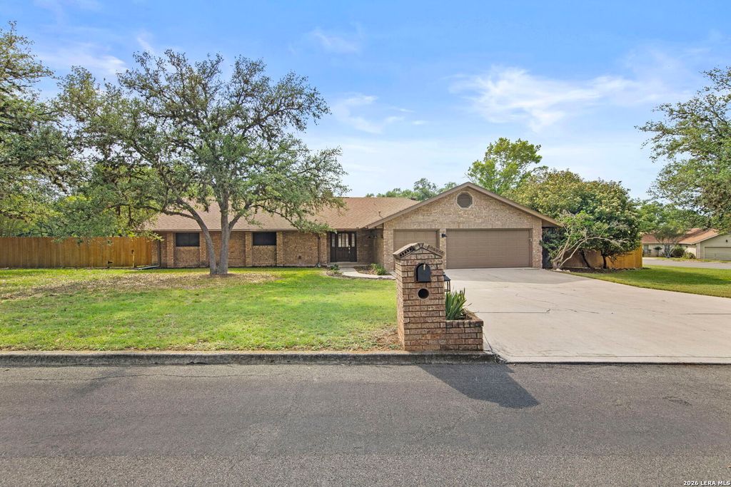 Photo of 29735 SADDLEBACK CIR, Boerne, TX 78015 (MLS # 1958947)