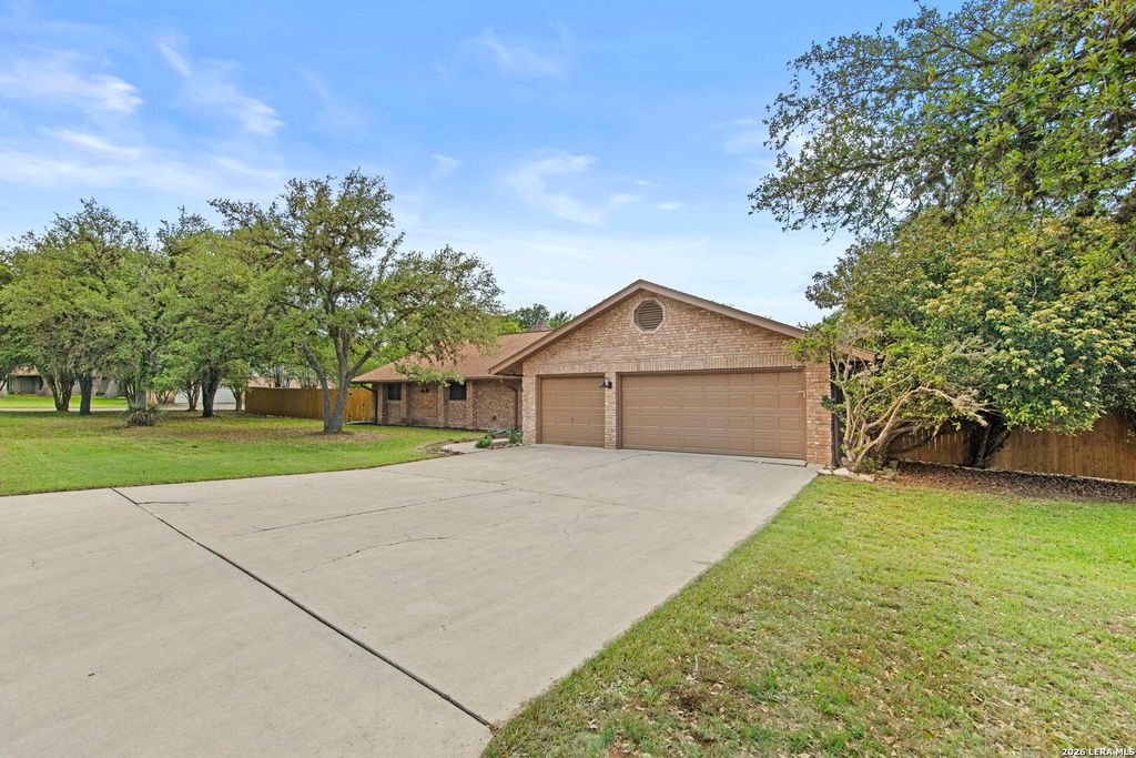 Photo of 29735 SADDLEBACK CIR, Boerne, TX 78015 (MLS # 1958947)