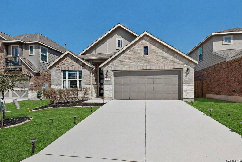 Photo of 1620 Stone House, New Braunfels, TX 78132 (MLS # 1943940)