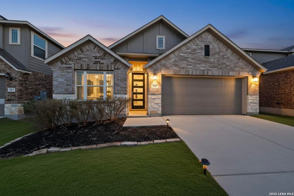 Photo of 1620 Stone House, New Braunfels, TX 78132 (MLS # 1943940)