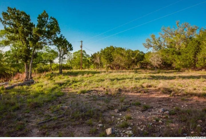 Photo 1 of 4 — 185 MOUNTAIN VIEW RD, Utopia, TX 78884