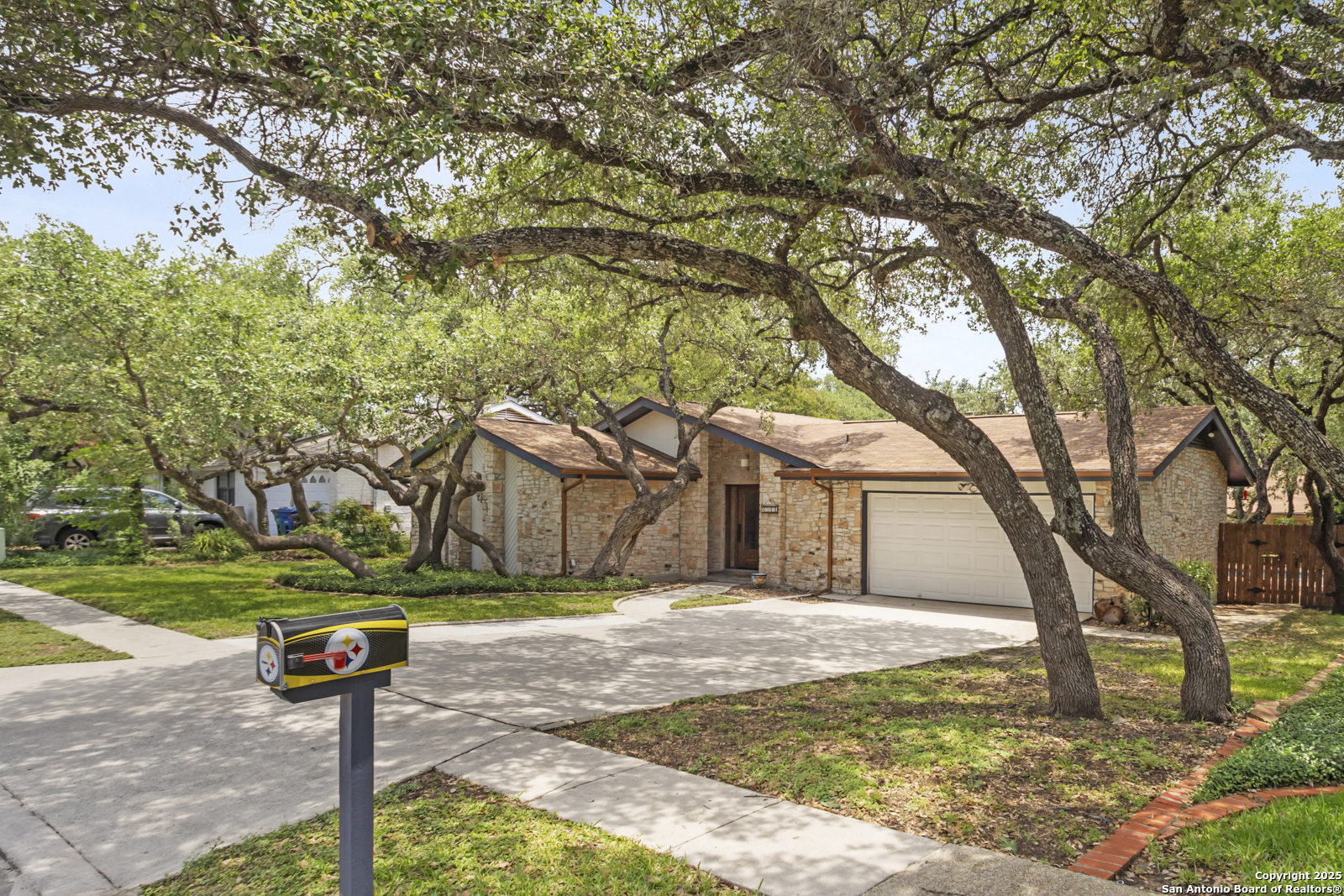 4514 Black Walnut Woods