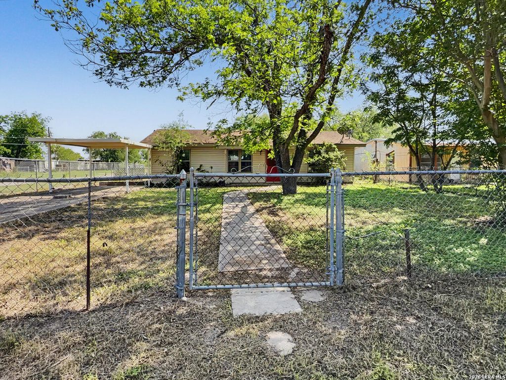 Photo of 517 E Daniel, Uvalde, TX 78801 (MLS # 1961356)