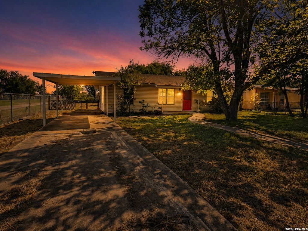Photo of 517 E Daniel, Uvalde, TX 78801 (MLS # 1961356)