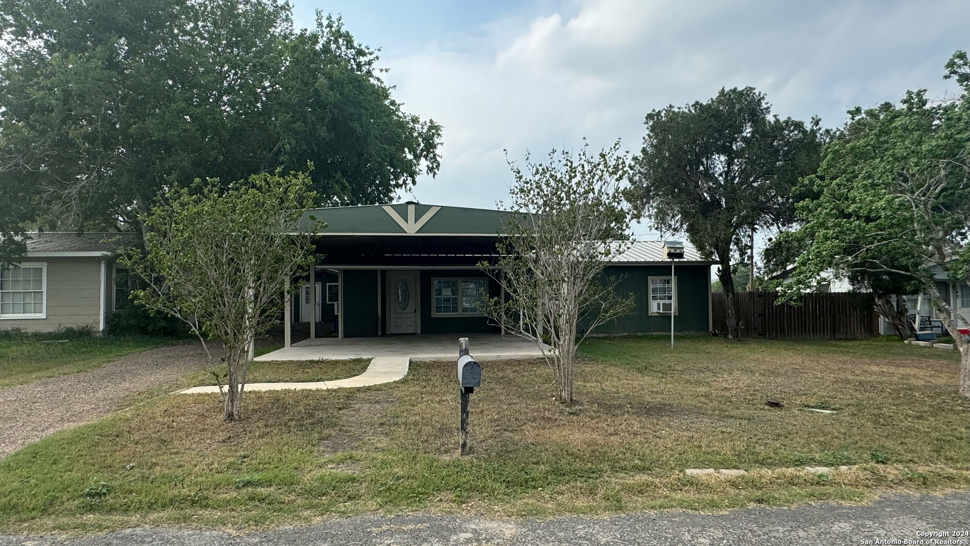 View Beeville, TX 78102 property