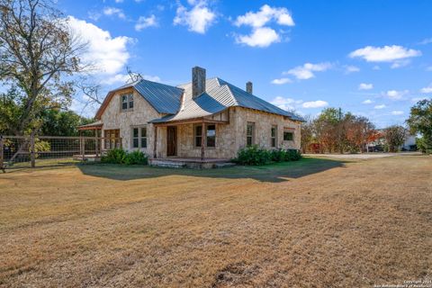 Photo of 108 Oak Bluff, Boerne, TX 78006 (MLS # 1928350)