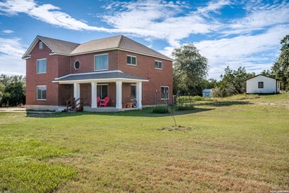 354 Brand Rd. Bulverde TX 78163