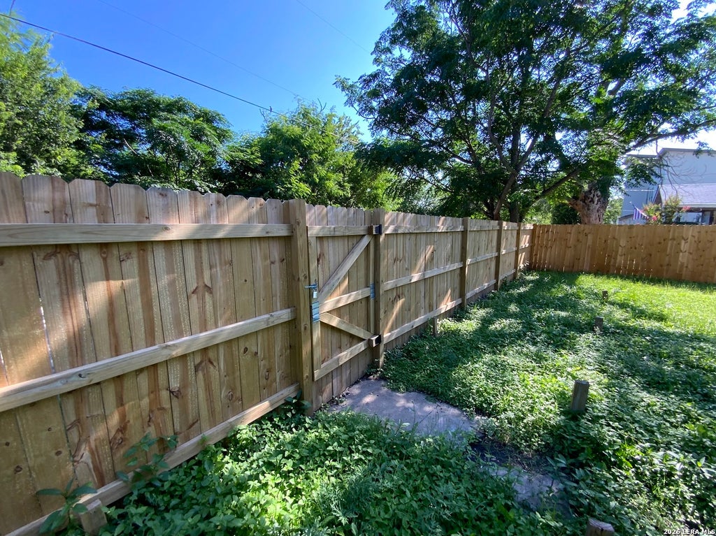 Photo of 127 Fredonia St, San Antonio, TX 78203 (MLS # 1993138)