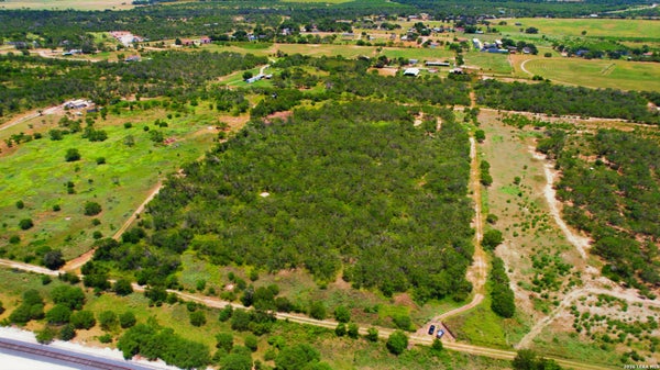 569 GUTIERREZ LN LOT 4, FLORESVILLE, TX 78114 - Image 47f147e6b535bdfbb42103be874ccb1c/2742752002