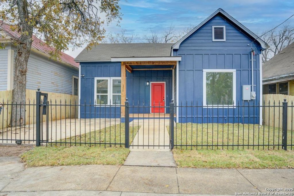 Photo of 220 Omaha St, San Antonio, TX 78203 (MLS # 1930166)