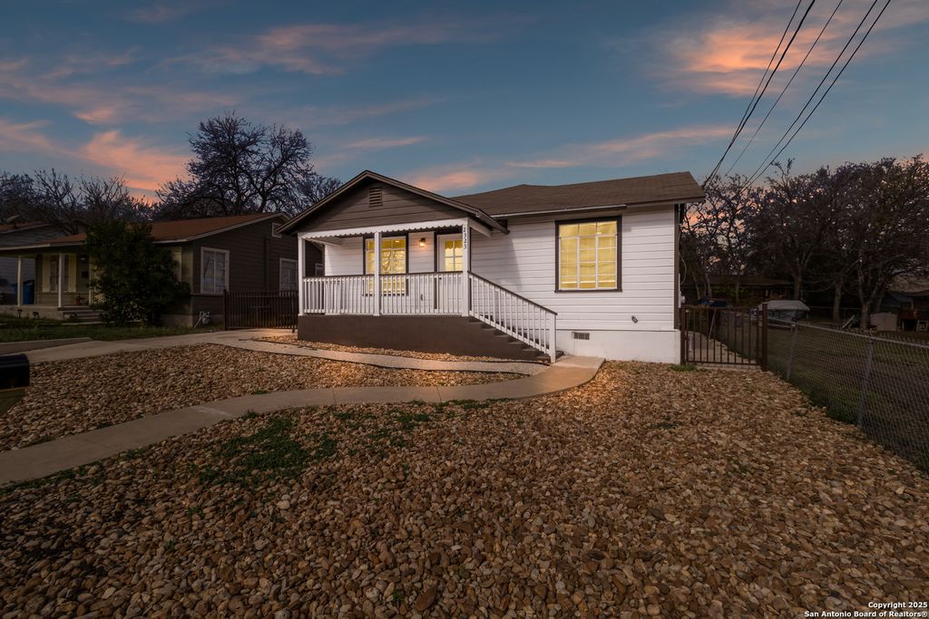 Photo of 2323 E Crockett, San Antonio, TX 78202 (MLS # 1930824)