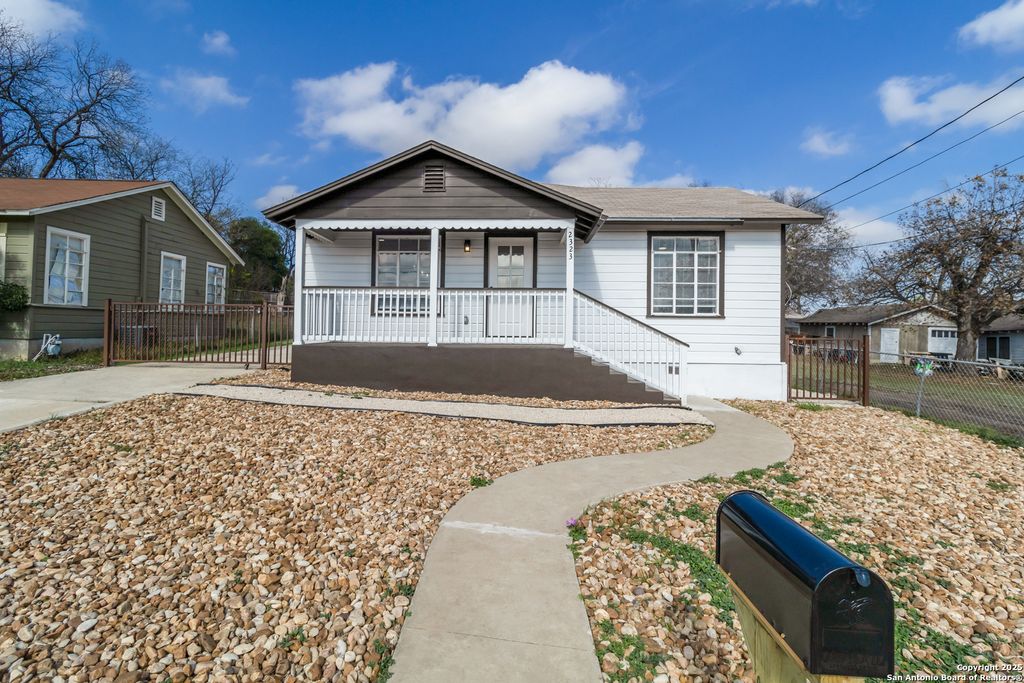 Photo of 2323 E Crockett, San Antonio, TX 78202 (MLS # 1930824)