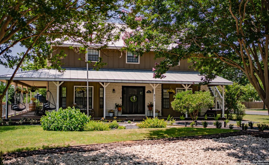 Photo of 611 W Burbank St, Fredericksburg, TX 78624 (MLS # 1925198)