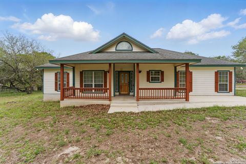 163 Montesito Floresville TX 78114